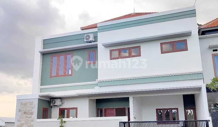 Rumah Semi Villa Minimalis Lokasi Strategis