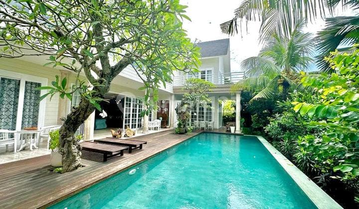 Dijual Rumah Mewah Gaya Eropa Klasik