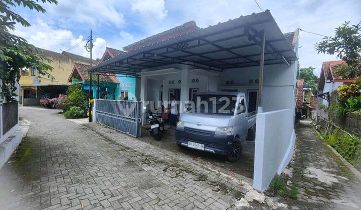Ready-to-Occupy House on Jalan Kaliurang Km 8, Ngaglik, Sleman
