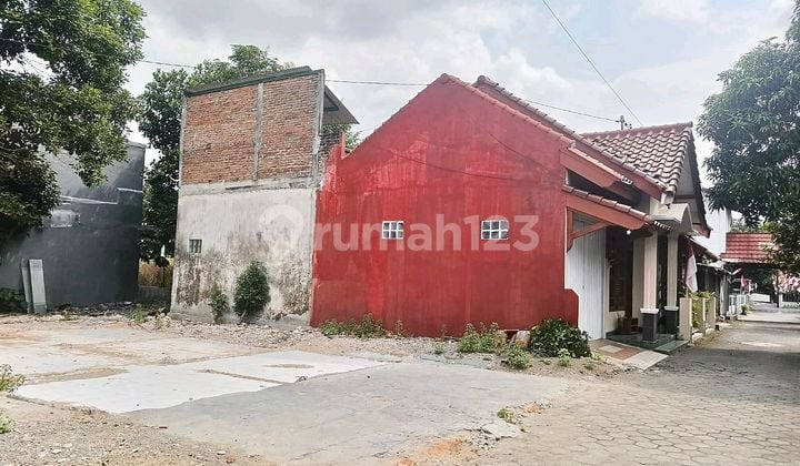Yard Land Area Near Condongcatur Terminal, Close to Gejayan Road