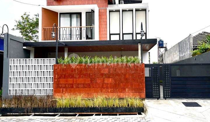 Rumah dan 3 Villa Kolam Renang Jalan Palagan Dekat Hotel Hyatt