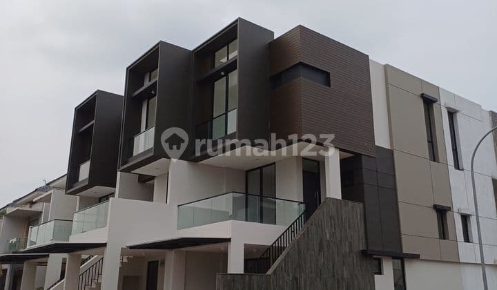 Dijual Cepat Rumah 3 lantai Brand New Siap Huni di Perumahan Golf Island Cluster Piano Golf - Pantai Indah kapuk