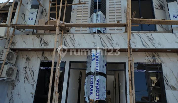 RUKOST nya SUDAH READY! Konsep Twin Kost4 Kamar Tidur yang efisien menjamin yield optimal. Properti Langsung Cuan, Legalitas SHM Aman. Jangan sampai investor lain mengambil stok siap huni ini!