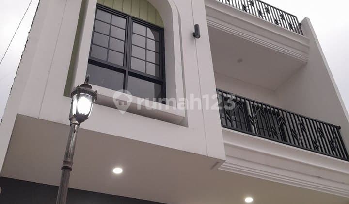 SAATNYA UPGRADE KUALITAS HIDUP! Sambut Hunian Premium uxury Depok, Hunian Fasilitas ala resort di kawasan Depok, di lokasi Cilodong yang terus berkembang, Segera Miliki rumah mewah impian Anda mulai dari Rp 1 M-an!