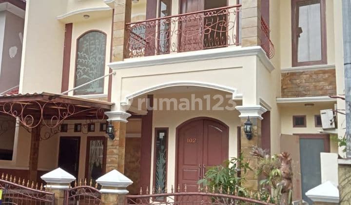 Rumah 2 lantai Islamic Village Karawaci Tangerang