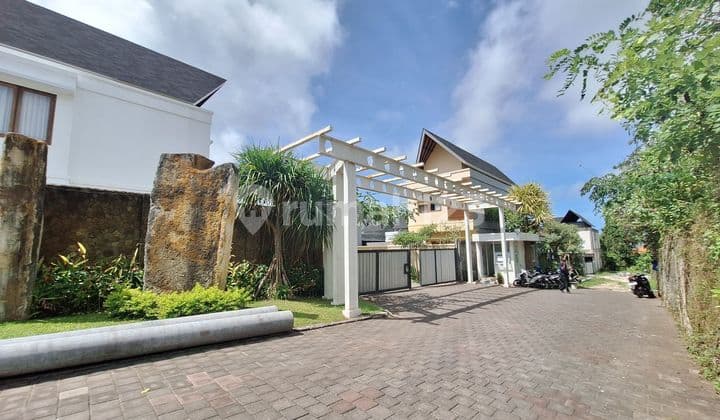 Villa Modern Tropis One Gate Dekat New Kuta Golf Di Raya Uluwatu - Ungasan