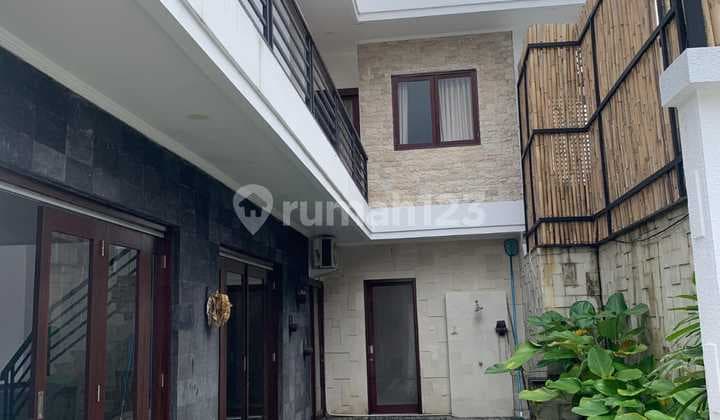 Villa Tropis Di Taman Sari Seminyak