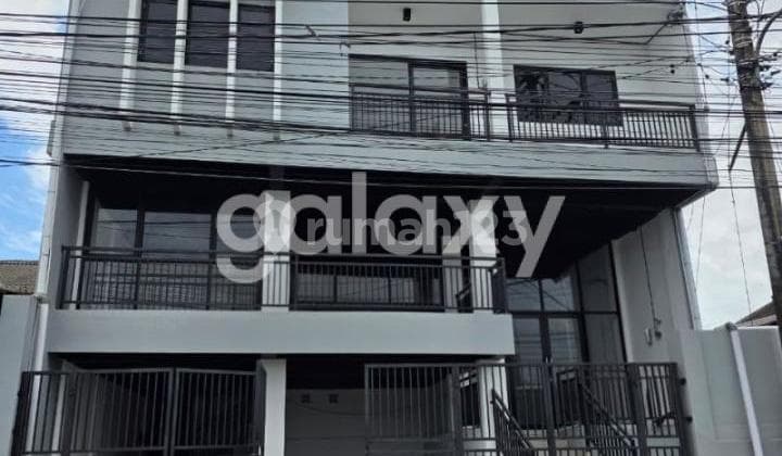 RUKO KOSONGAN 3 LANTAI DI GUNUNG TANGKUBAN PERAHU DENPASAR, BALI