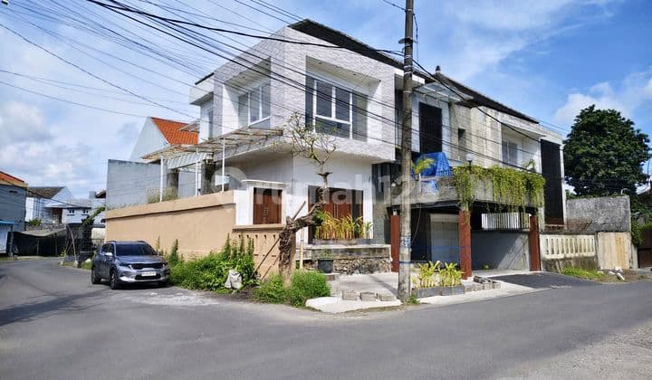 Rumah Hook di Pura Mertasari Sunset Area