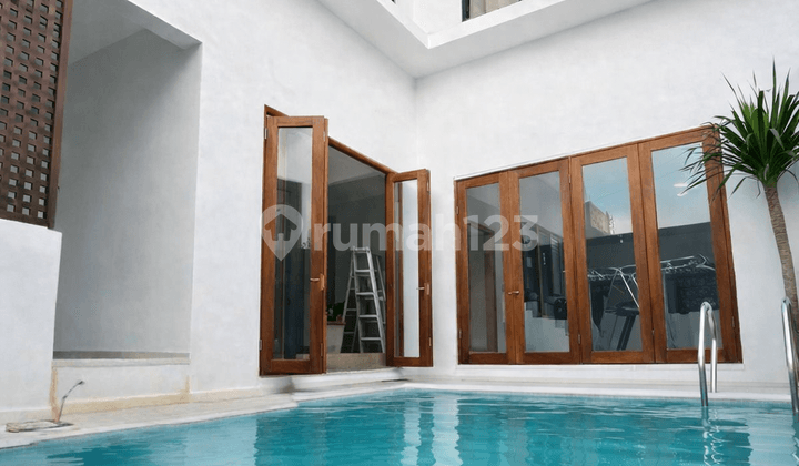 Villa Minimalis Industrial Style Dekat Sidewalk Ungasan