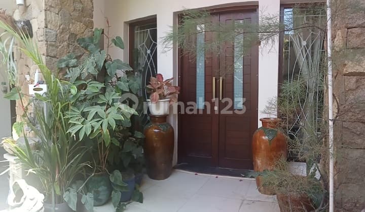 Rumah Exclusive Dengan Sentuhan Balinese Di Tukad Badung Renon