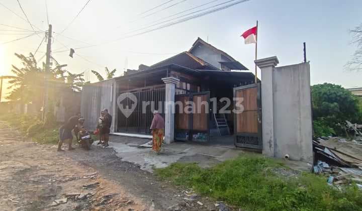 Quick Sale House Suitable for Mess in Labak Indah - Pura Demak