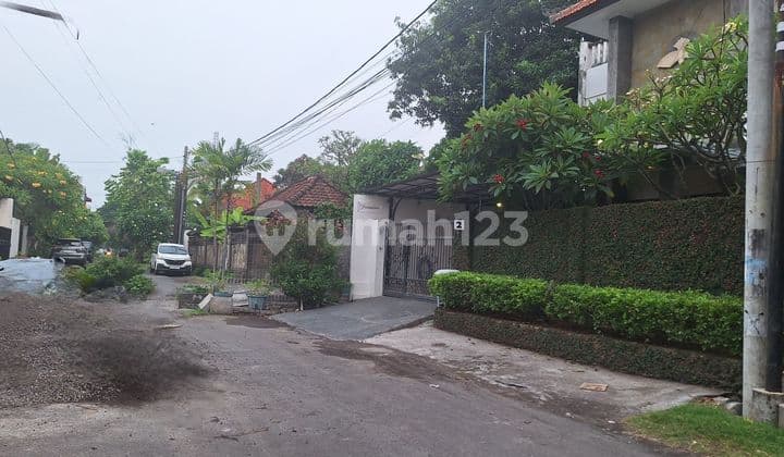 Two-Storey House in Tukad Musi Renon