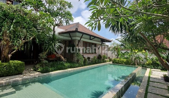 Modern Tropical Villa With Joglo In Umalas I