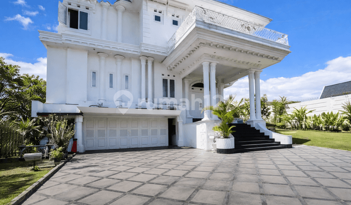Rumah Mewah di Setra Duta Bandung