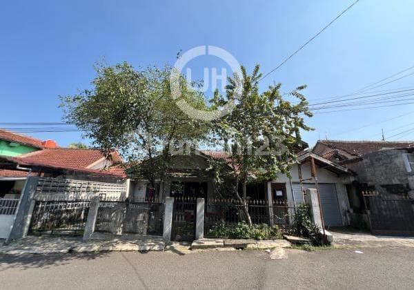 Rumah Luas di Komplek PLN Loji Sindang Barang, Bogor, Jawa Barat