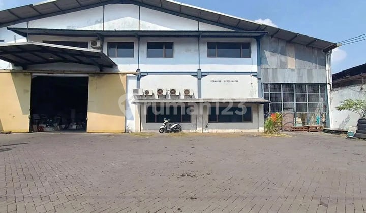 Affordable Flood-Free Warehouse in Margomulyo, Container Access Near Perak.