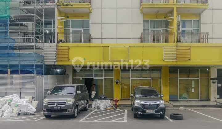 3-Story Linked Shop House + Basement for Business