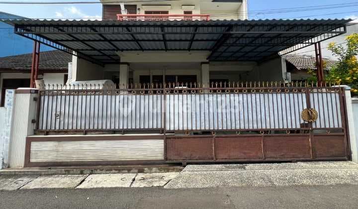 2-Story House in Taman Meruya Ilir Facing South