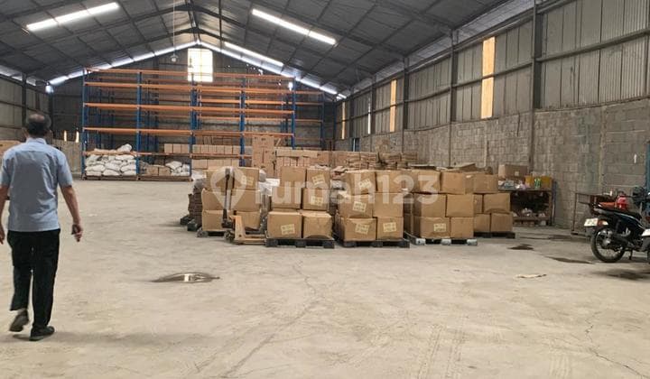 Warehouse for Sale in Daan Mogot, Cheap and Strategic Location