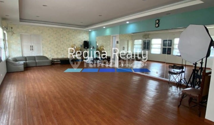 Rumah, 3 Lantai, Dijual di Pondok Indah Selangkah ke Pim