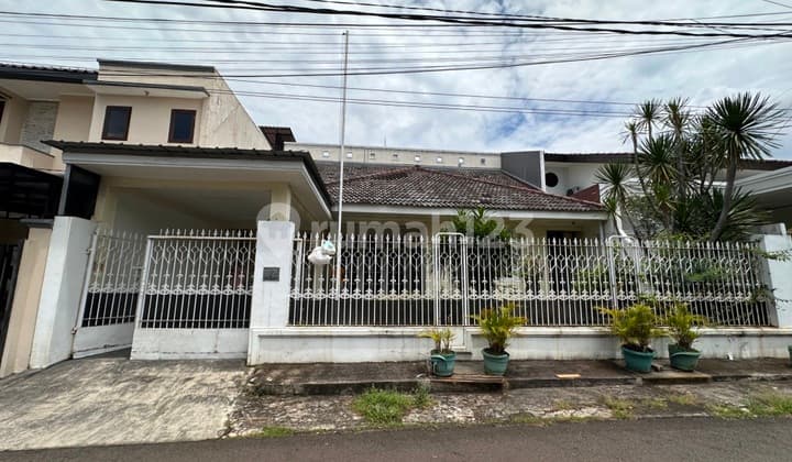 Rumah Nyaman 1 LT di Jl Cendrawasih Bintaro Jakarta Selatan