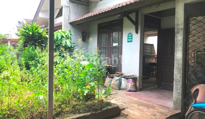 Rumah Tua Hitung Tanah Pinggir Jalan Raya Utk Usaha di Cinere