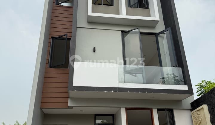 Oasia Dian Istana West Surabaya