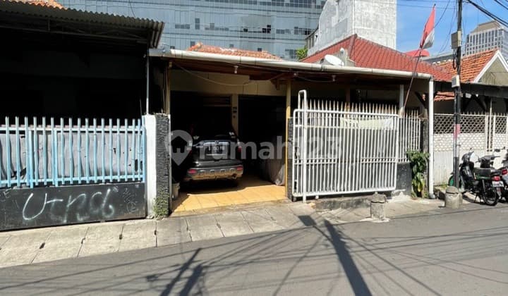 Rumah di Kebon Sirih Barat Dalam Menteng Jakarta Pusat