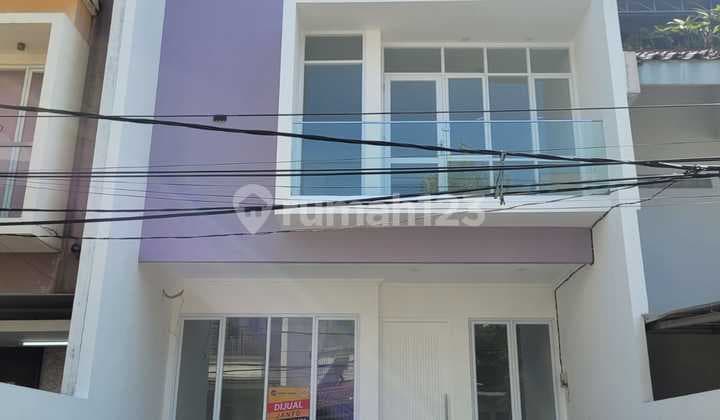 Modern Ready-to-Occupy 3.5-Storey House in Kelapa Gading, North Jakarta