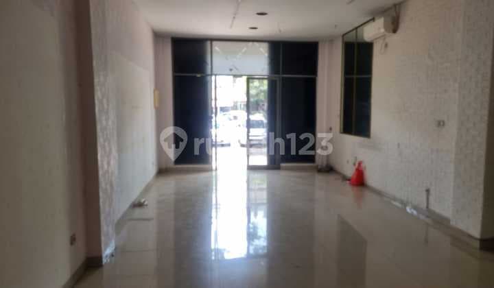Disewakan Ruko Strategis Green Lake City Hadap Boulevard