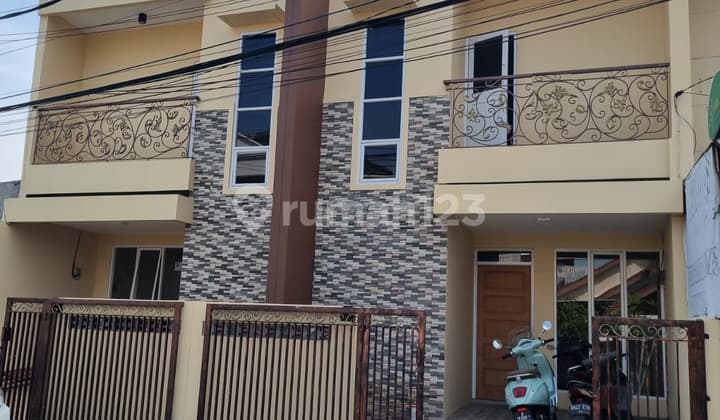 Quick Sale 2-Story Ready-to-Occupy House on Jalan Masjid Al Ishlah, Gondrong, Cipondoh, Tangerang