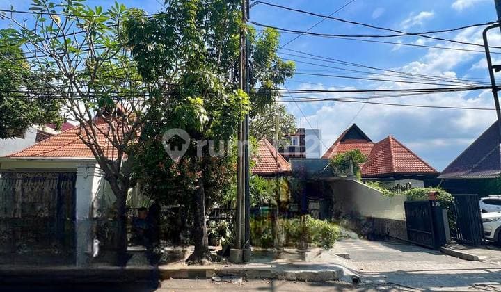 Rumah Usaha Bergaya Colonial di Jl Trunojoyo 3 Lantai Posisi Hoek