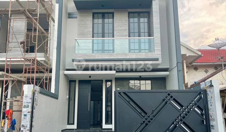Rumah Baru Modern di Perumahan Manyar Kertoadi 2 Lantai Ada Bonus