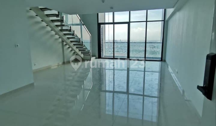 2-Story Apartment in Vieloft Soho Ciputra World Floor 28 Free AC