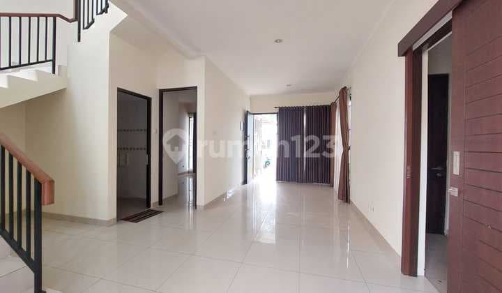 Di sewakan. Rumah 2 lantai.di cluster arana harapan indah