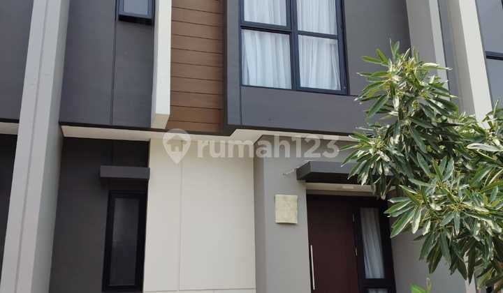 Rumah 2 Lantai Siap Huni semi furnished Di Summarecon Crown Gading.cluster Regia Dekat Harapan Indah