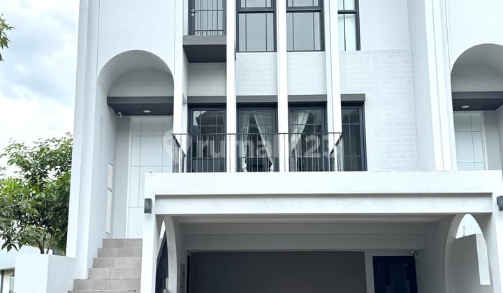 Siap Huni, Rumah 3 Lantai Lokasi Stategis Dekat Mall dan Tol Aeon Bsd, Lingungan Bagus dan Asri
