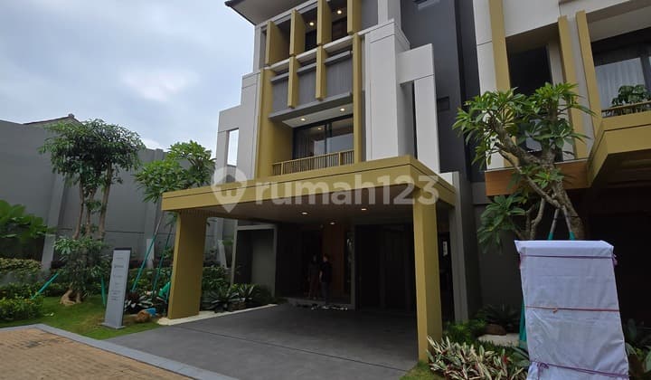 Rumah Eksklusif DIJUAL dengan Fasilitas Premium di BSD City Lokasi Dekat AEON, The Breeze & Tol Jakarta & Sekolah Internasional