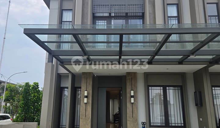 Langka! Rumah Gaya Klasik Modern 3 Lantai di Grand Pasadena – Dekat Sekolah Internasional & Akses Tol