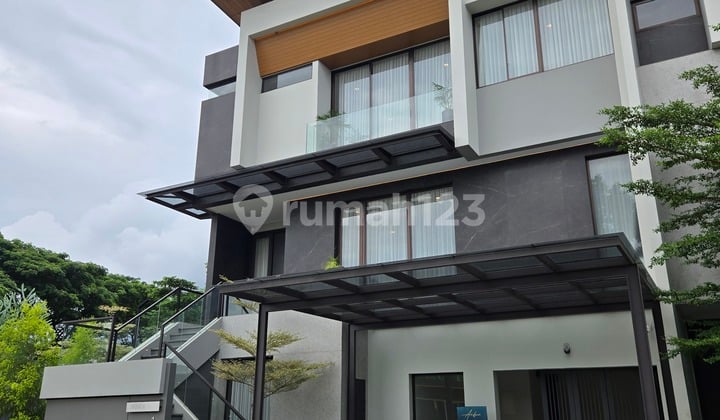 Dijual Rumah 3 Lantai Terbaru di Summarecon Serpong dengan Privat Lift, Dekat Pusat Perbelanjaan dan Hiburan juga