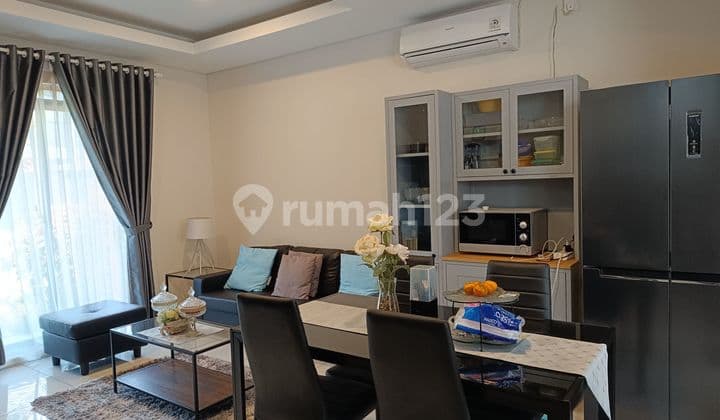 Jual Cepat Rumah Semi Furnished Sudah Renovasi Dengan Posisi Bagus Depan Taman Sehingga Ventilasi Sangat Baik