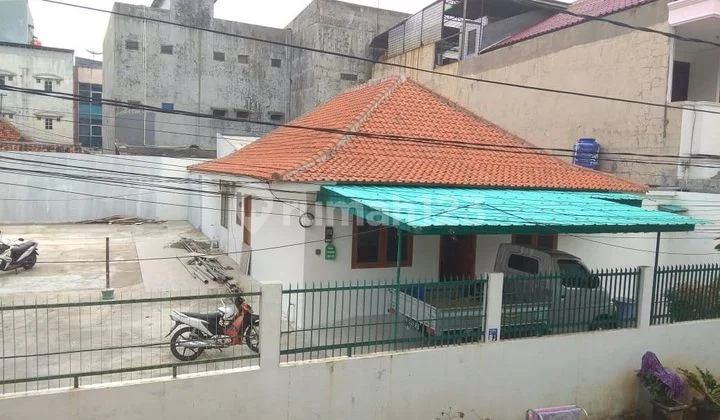 Well-Maintained House Including Land on Duku Street, Mangga Besar, Central Jakarta City