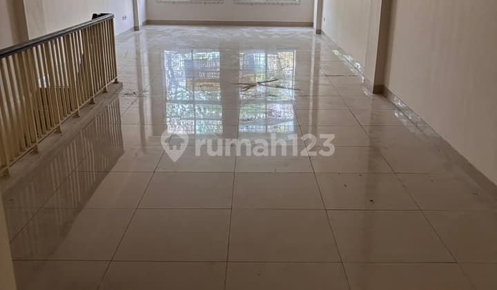 4-Storey Shop House Cheap in Digreen Lake City, Cipondoh, Karang Tengah, Tangerang City, Banten
