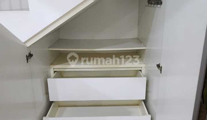 Sewa Cepat! Rumah 3 Lantai Modern di Duri Kosambi, Fully Furnished & Siap Tempati