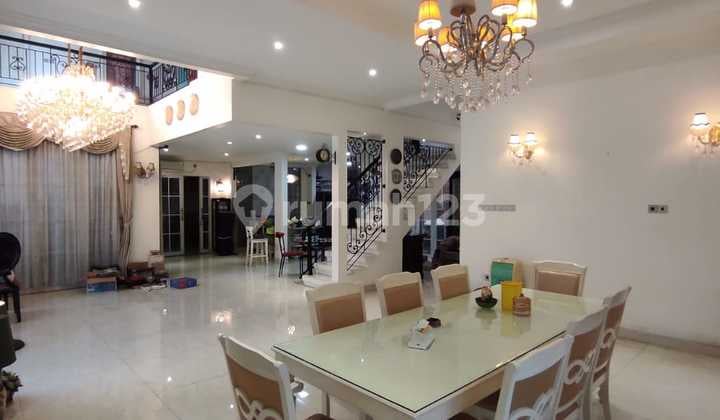 Rumah Mewah dan Luas di Larangan Indah Tangerang