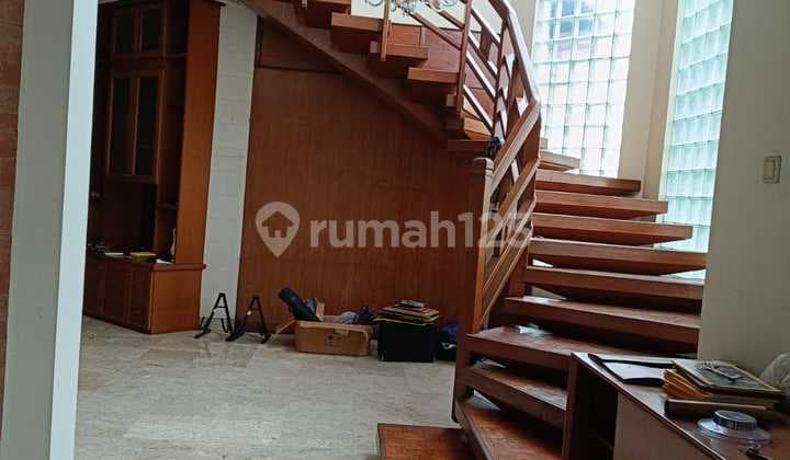 Rumah Besar 2 Lantai di Graha/Gravisa Tubagus Angke - 5 Kamar, SHM, LT 320 M²!