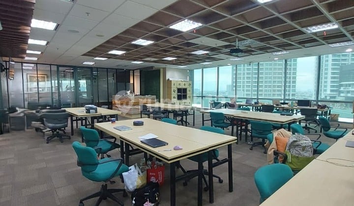 Harga Bisa Nego! Tempat Usaha buat Office, Luas Bagus & Furnished di Apartemen St. Moritz Jakarta Barat