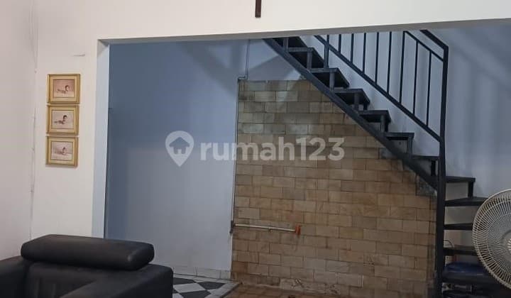 Nego Rumah Hook 2 Lantai Bagus di Taman Royal Tangerang