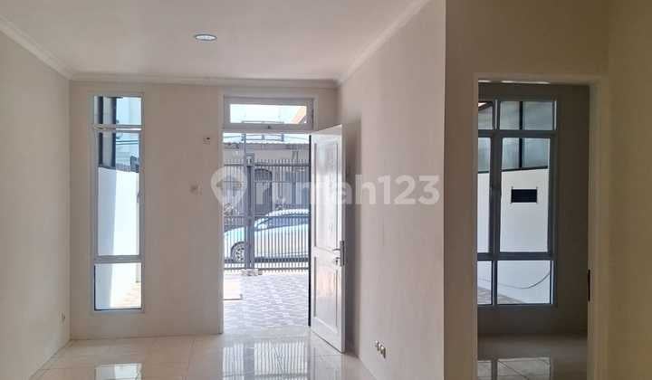 Rumah 2 Lantai Siap Huni di Kalideres Jakarta Barat Golden Palm, Cluster Montgomery